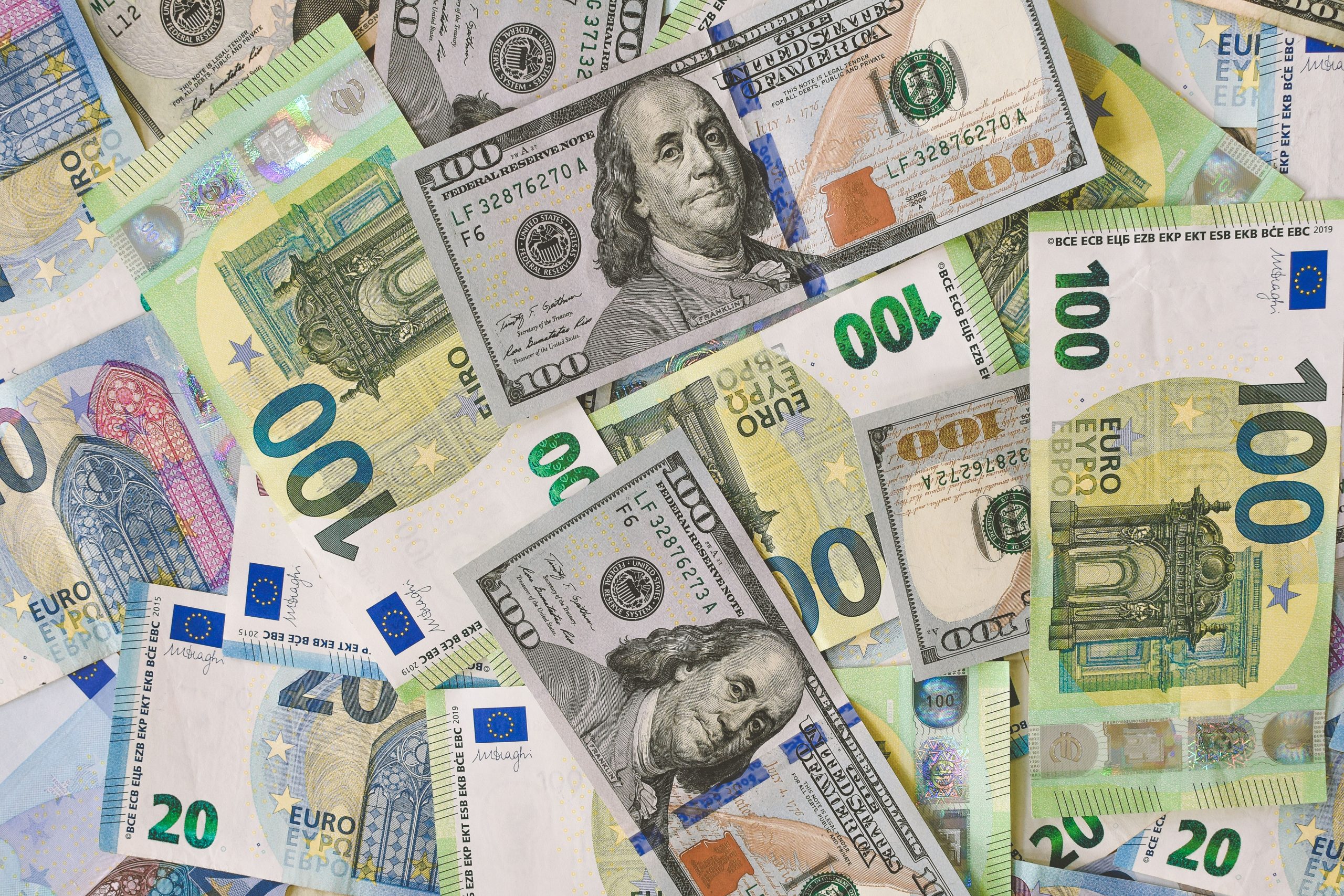 New York Stock Exchange trading floor,US dollar and euro banknotes,Federal Reserve building Washington DC,stock market candlestick chart,currency trading desk monitors